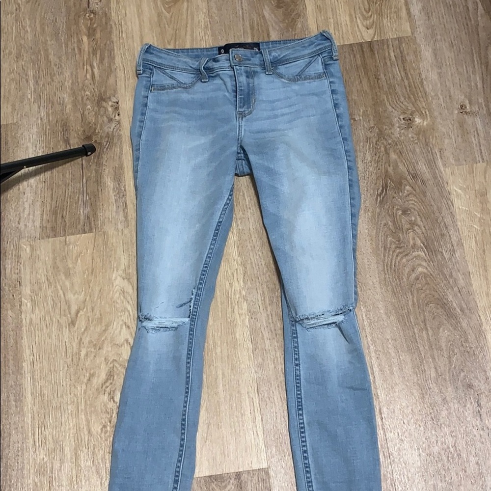 Skinny jeans light wash with slits on the knees